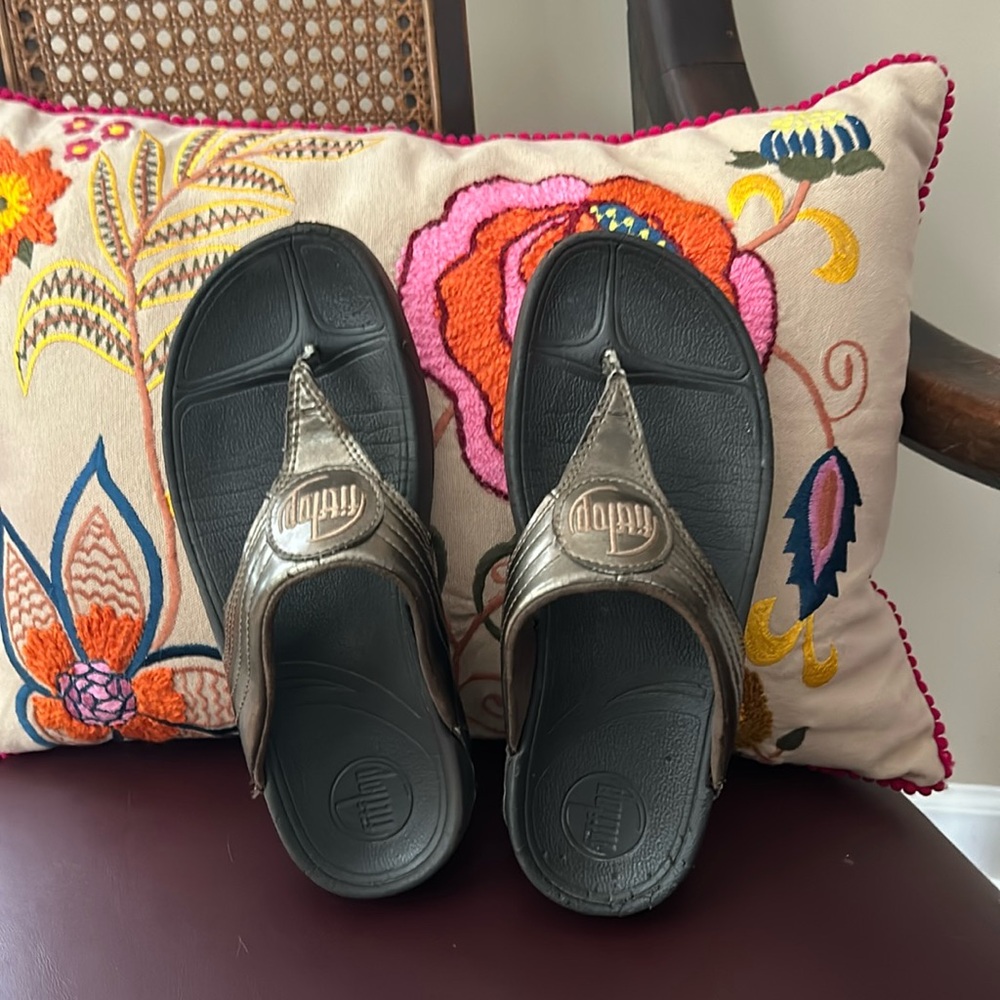Bronze Fitflops size 7/38. Good condition. Very comfy!